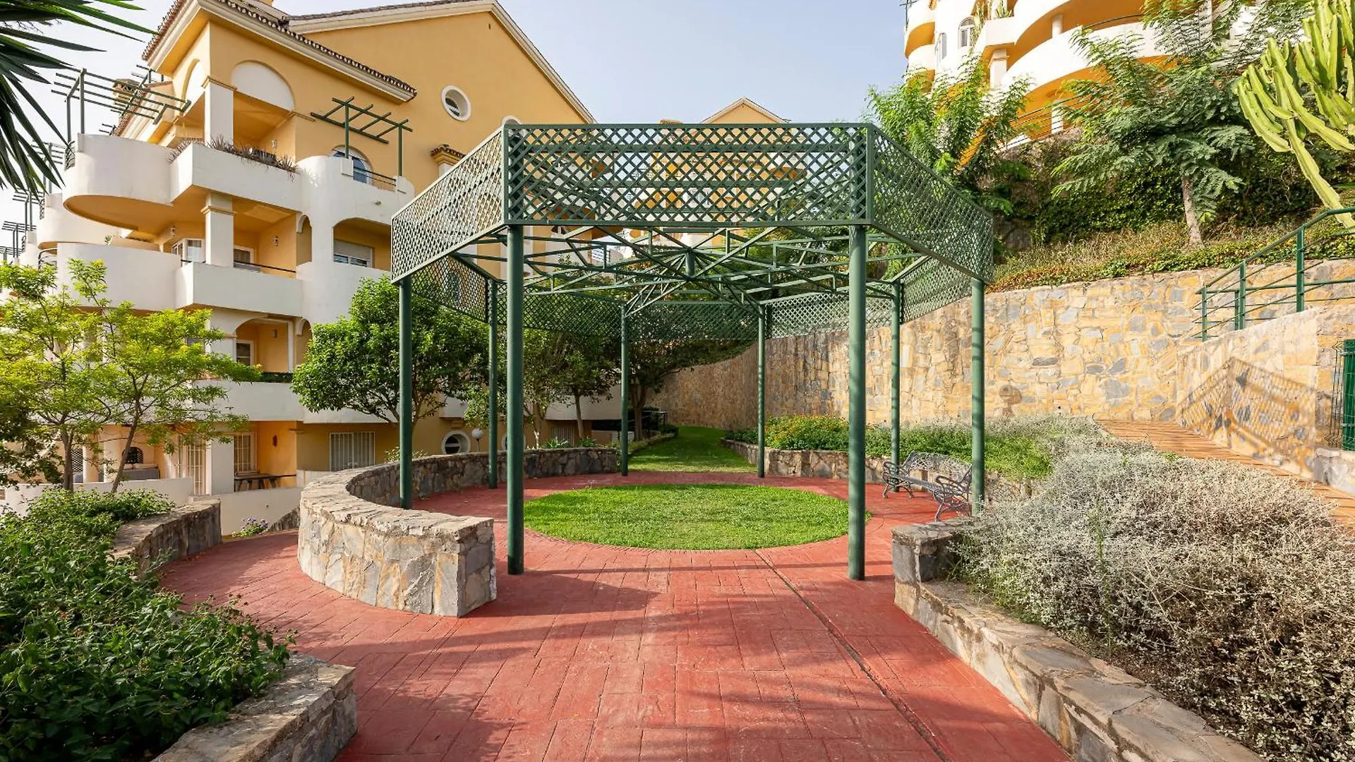 Recently Refurbished 2Br Flat Pool In Puerto Banus Apartment Marbella